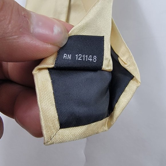 Michael Kors Mens Solid Beige Formal Tie 100% Silk - Picture 8 of 10